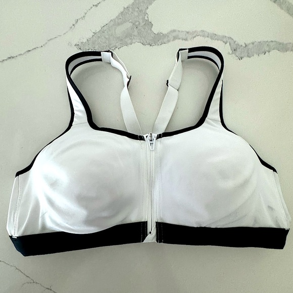 Victoria’s Secret - Knockout Front-Close 2.0 Sports Bra - Buy 2, Get 3rd Free - Picture 6 of 8